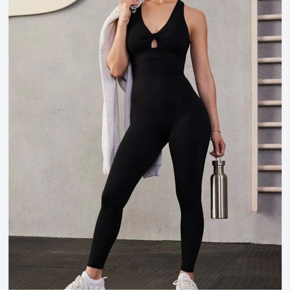 Fabletics Oasis Twist Front 7/8 jumpsuit